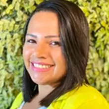 Maíra, nail designer formada no Método A.Seco na Esmalteria Laju